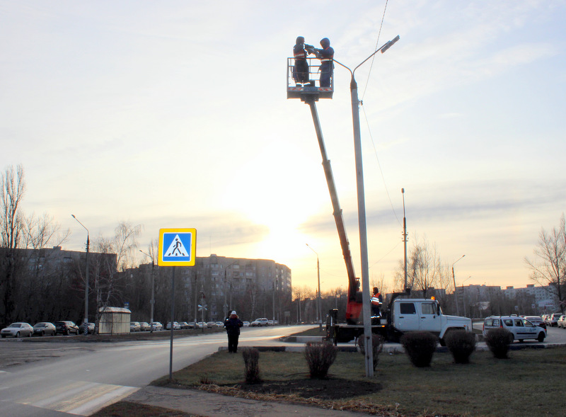 При содействии СарГЭС на пешеходных переходах установлены 35 светильников (3).JPG